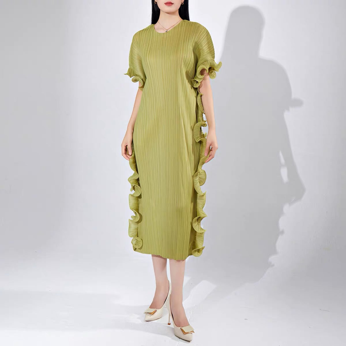 Stilvolles, lockeres, violettes Kleid mit Rundhalsausschnitt, plissierten Fledermausärmeln und Schnürung AZ1002