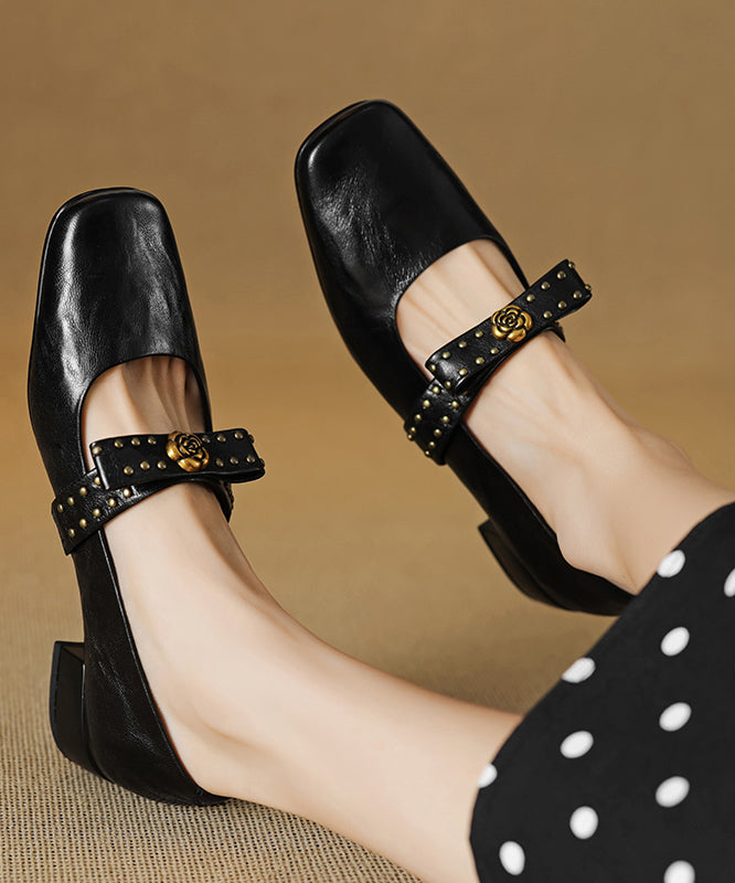Mocassins épais en peau de mouton avec nœud et rivets noirs 2025