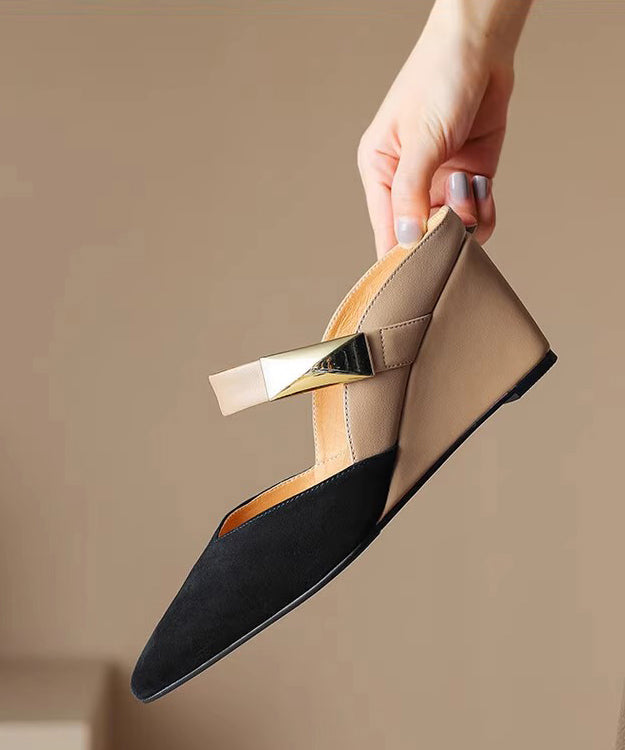 Sandales à talons compensés et pointus, couleur abricot, collection été 2025