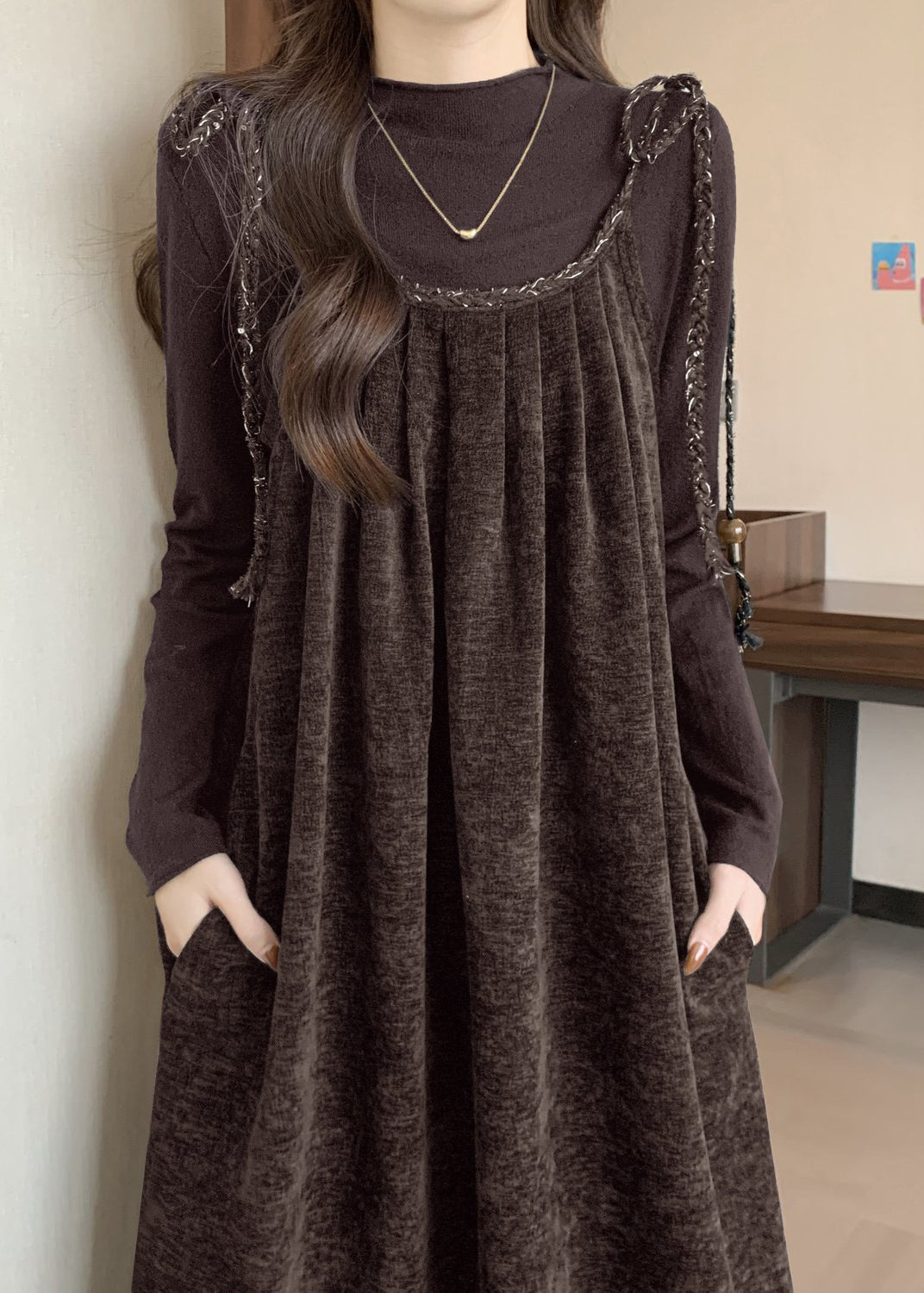 Französischer Kaffee-Schnür-Seidensamt-Zweiteiler-Set-Outfits Frühling TW008