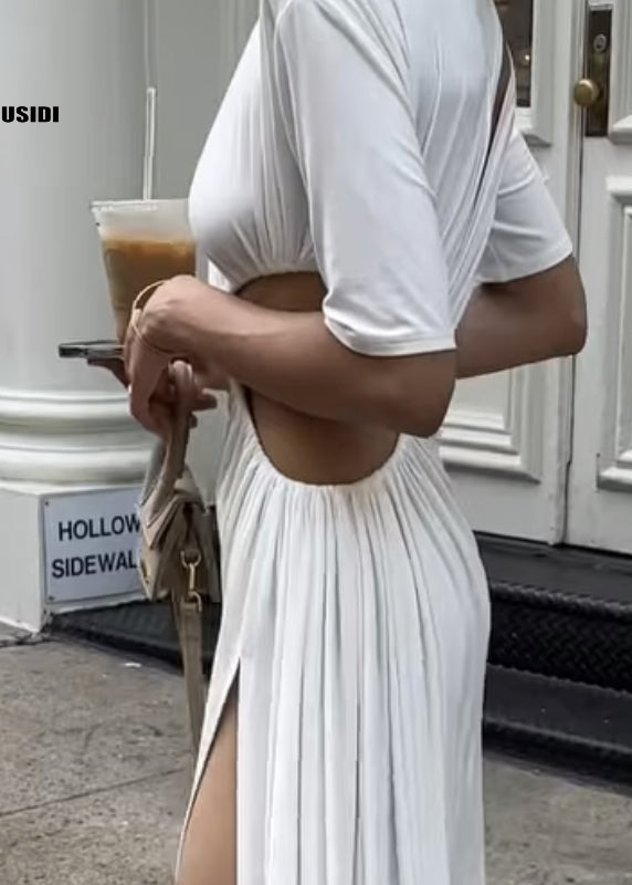 Robe sexy blanche asymétrique à découpes sur le côté ouverte pour l'été EE001