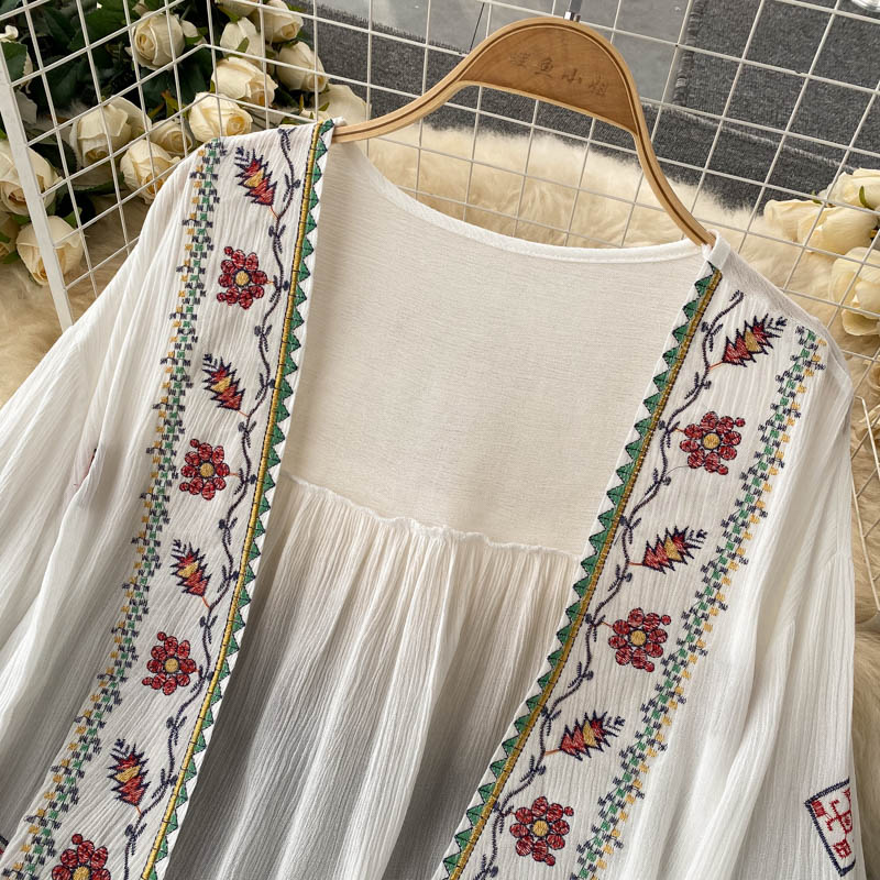 Böhmischer weißer bestickter Dreiviertelärmel-Cardigan mit Quaste AR1023