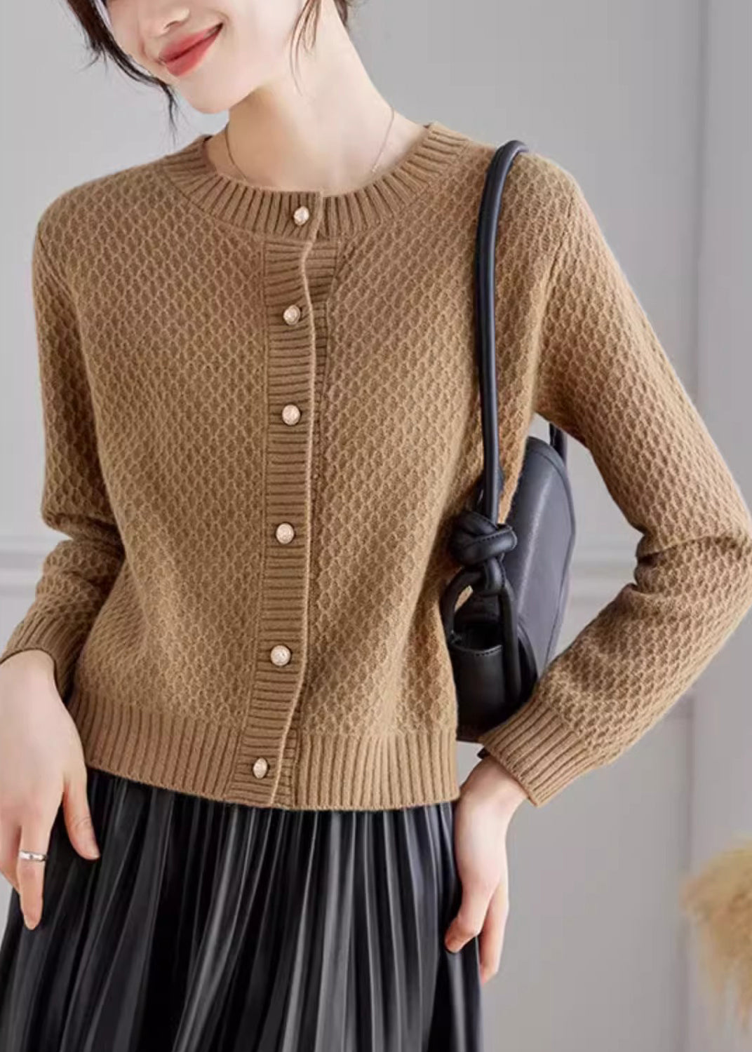 Französische weiße O-Ausschnitt-Knopf-Woll-Cardigans Herbst QC048