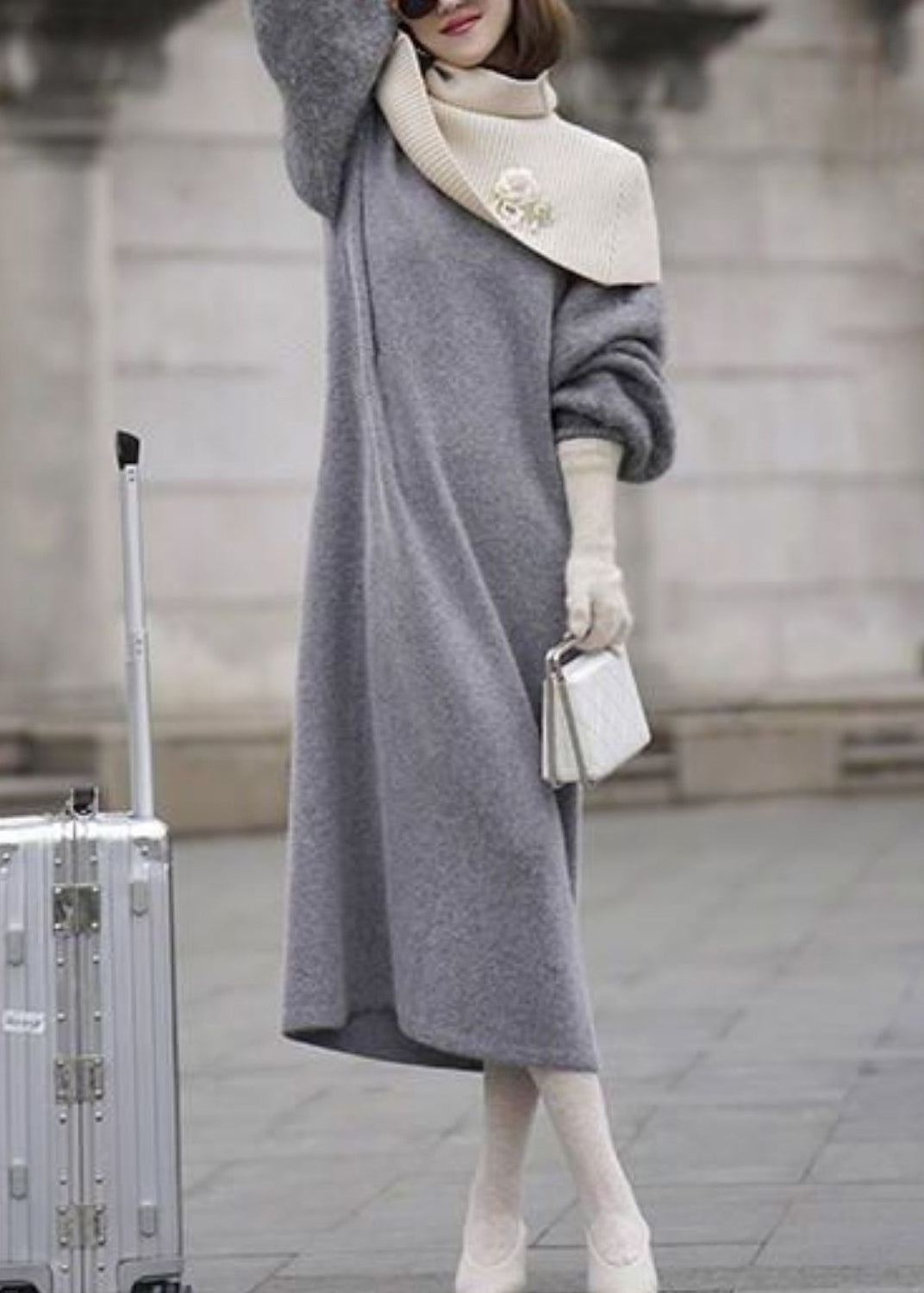 Robe pull en laine grise italienne à col rond et manches lanternes WV019