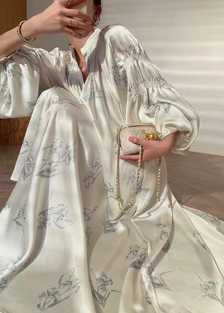 Französisches beigefarbenes Maxikleid aus Seide mit Bindegürtel und langen Ärmeln AJ1016