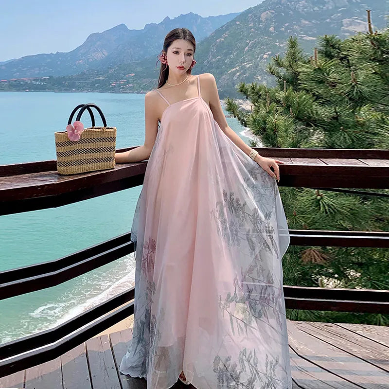 Elegantes rosa Seidenkleid mit Spaghettiträgern und Faltenmuster, ärmellos KK067