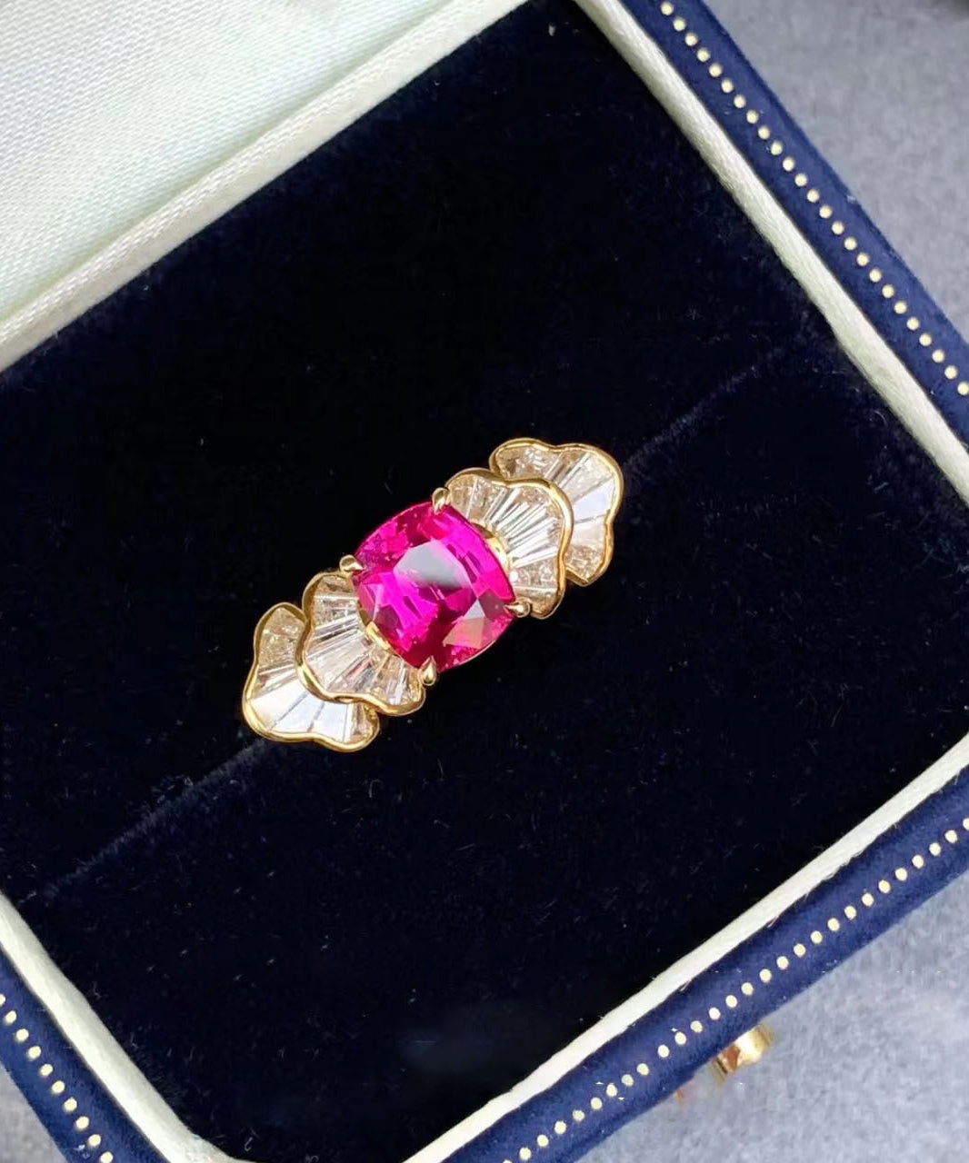 Boutique Rot Kupfer Legierung Edelstein Ringe QI075