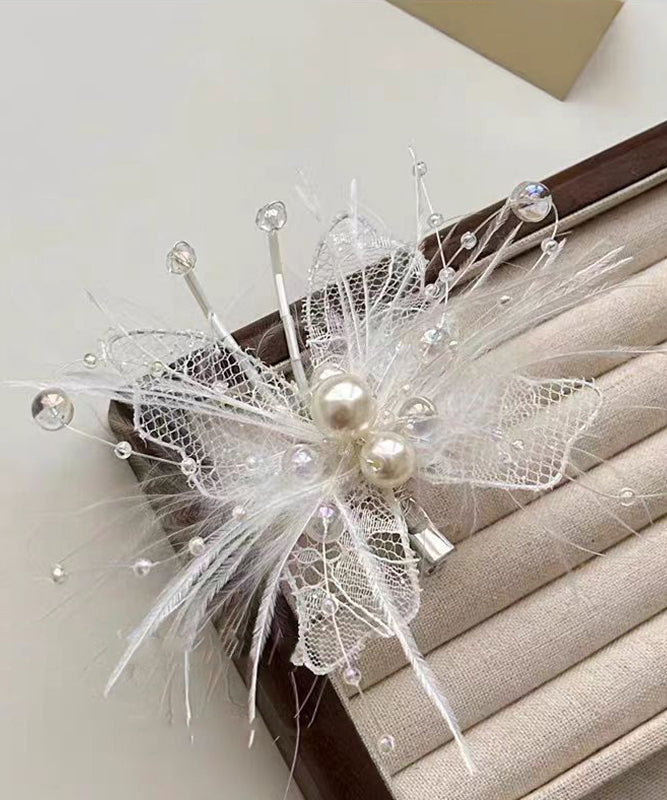 Culotte perle beige en dentelle à épingles à cheveux ajourée avec plumes