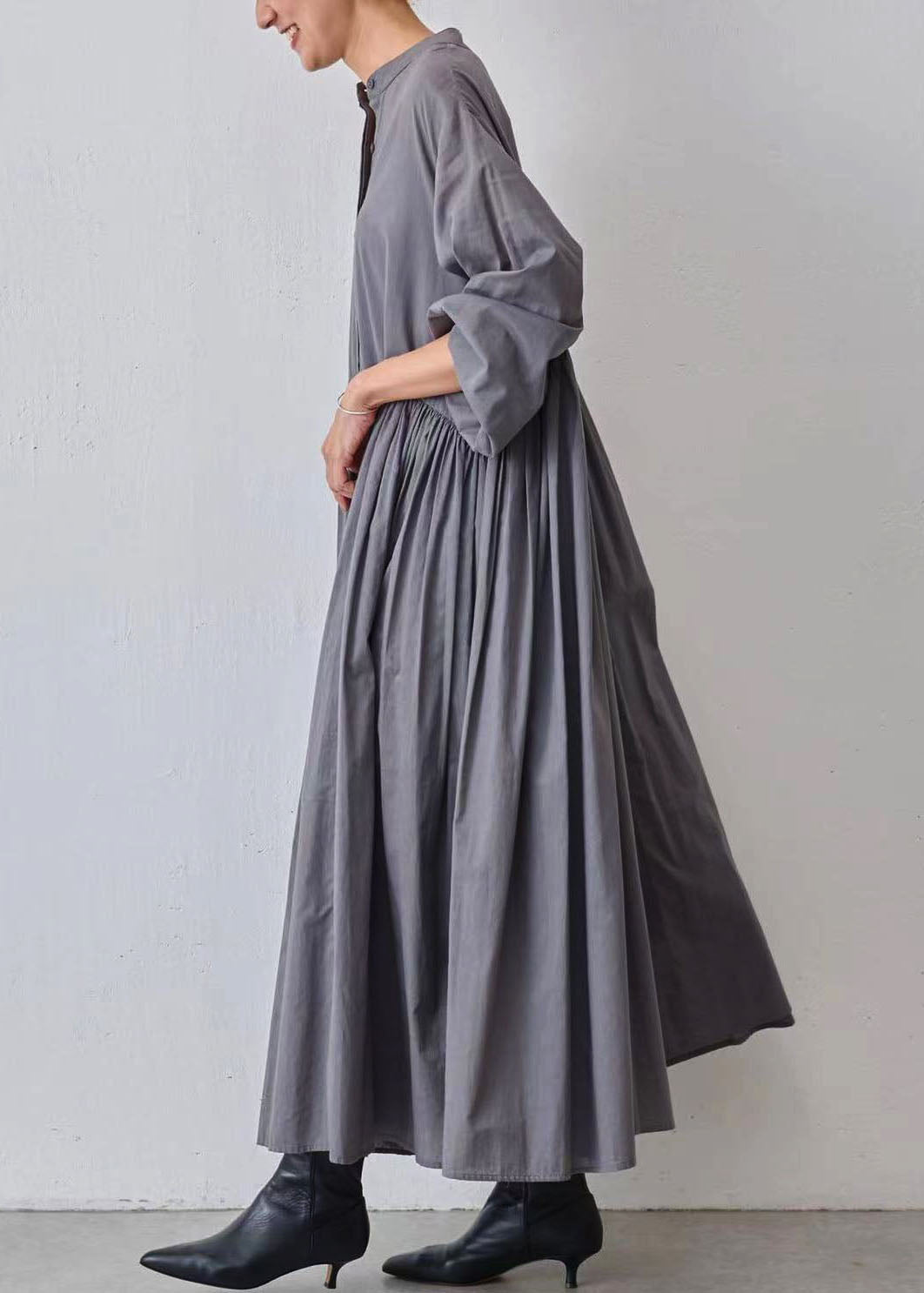 Lässiges graues, faltiges Patchwork-Baumwollkleid mit Laternenärmeln TL029