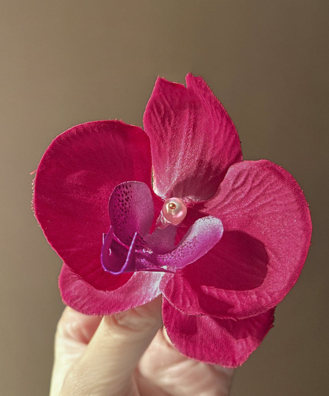 Schicke rote Acrylperlen-Haarnadel mit Iris-Fransen QD024