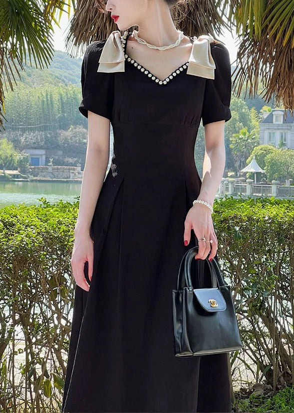 Edles schwarzes Baumwollkleid mit V-Ausschnitt und Nagelperlen, Sommer XX013