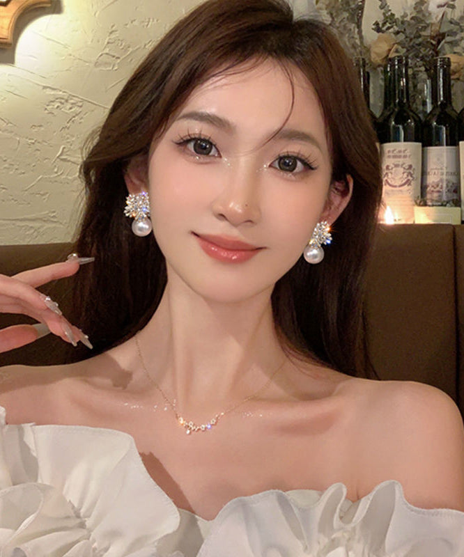 Boucles d'oreilles à tige en alliage blanc avec perles et flocons de neige en zircon YX010