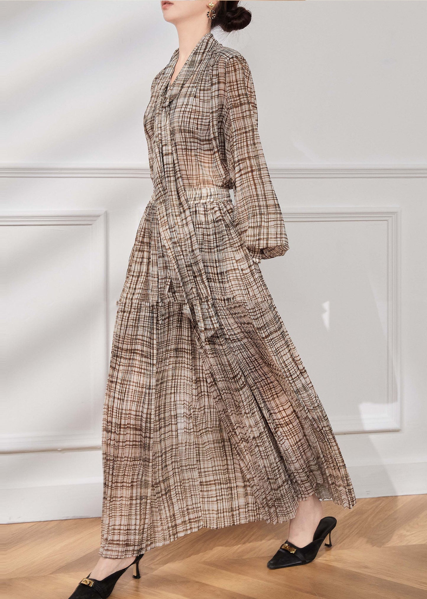 Französisches zweiteiliges Anzug-Set aus Chiffon mit brauner Schleife und Karomuster, Herbst WE020