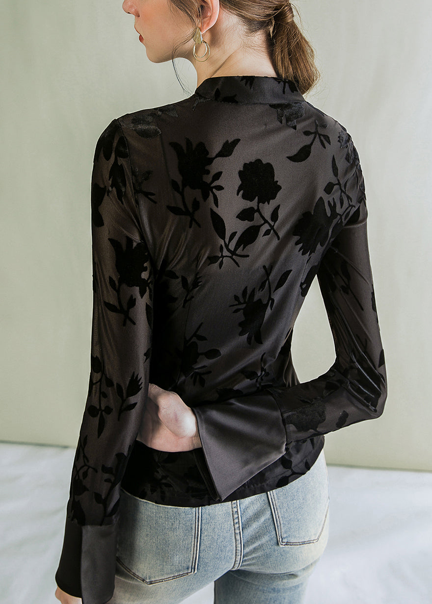Jacquard-Bluse mit Stehkragen und Knöpfen in Schwarz AL1045
