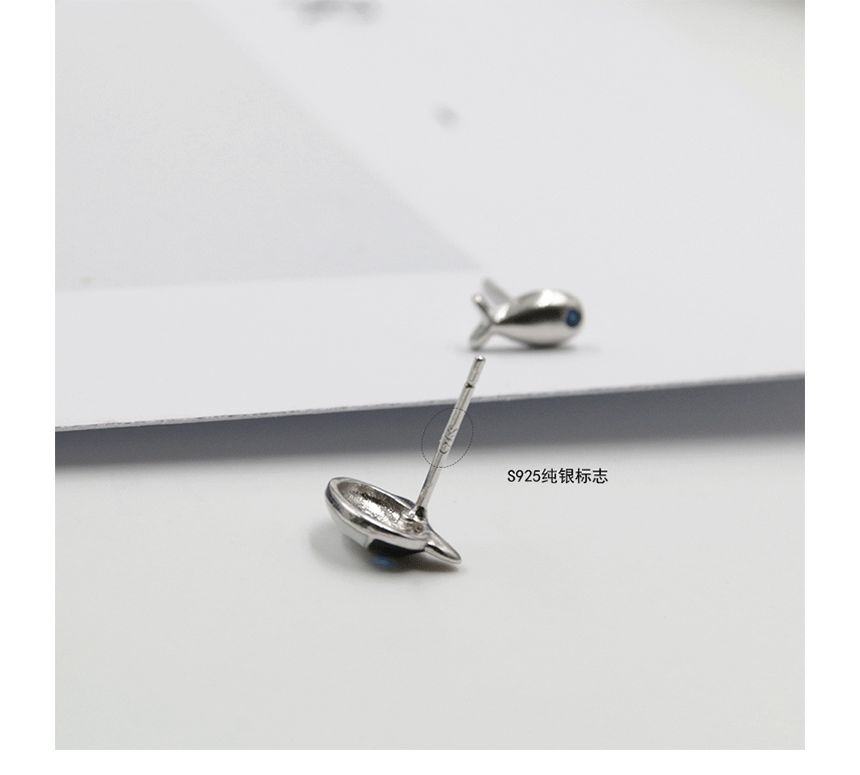 Asymmetrical Cat Stud Fish Earring
