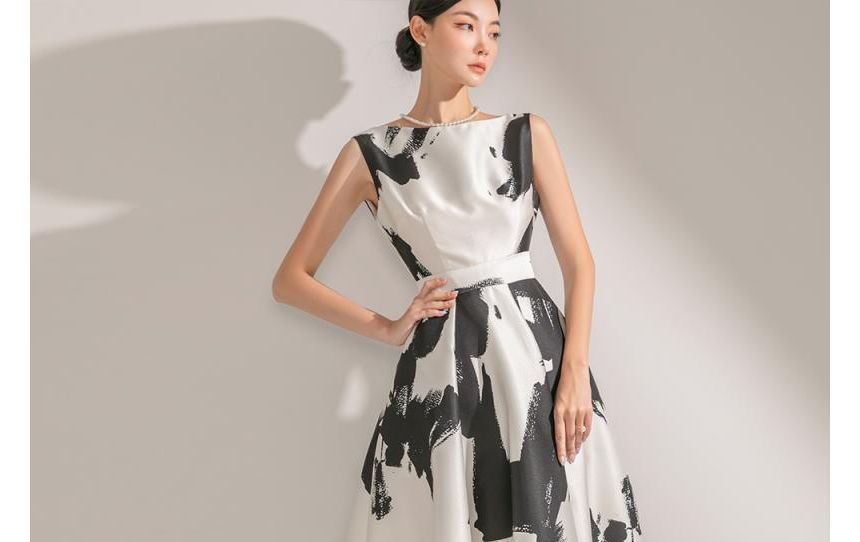 Sleeveless Boat Neck Graphic Print Midi A-Line Dress