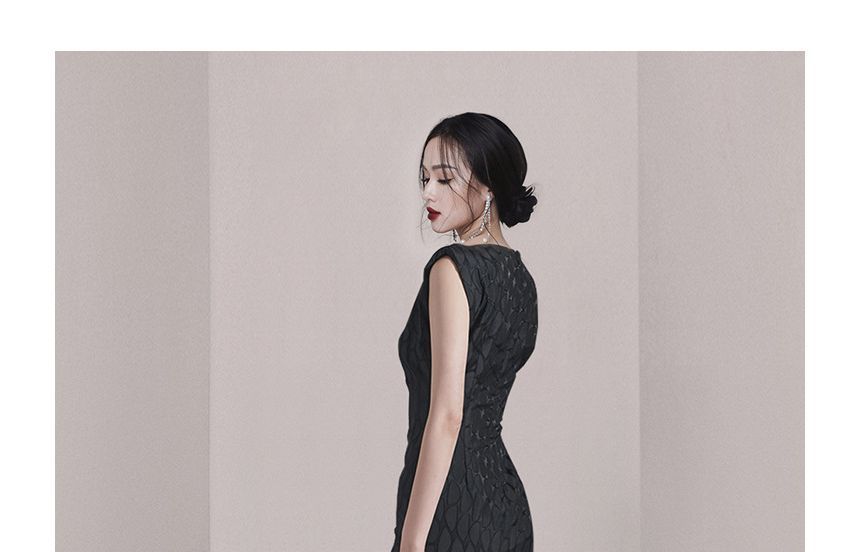 Sleeveless Boat Neck Patterned Side-Slit Maxi Sheath Dress