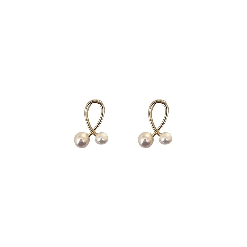 Pearl Stud Faux Earring