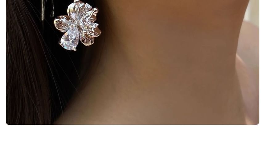 Dangle Asymmetrical Floral Alloy Earring