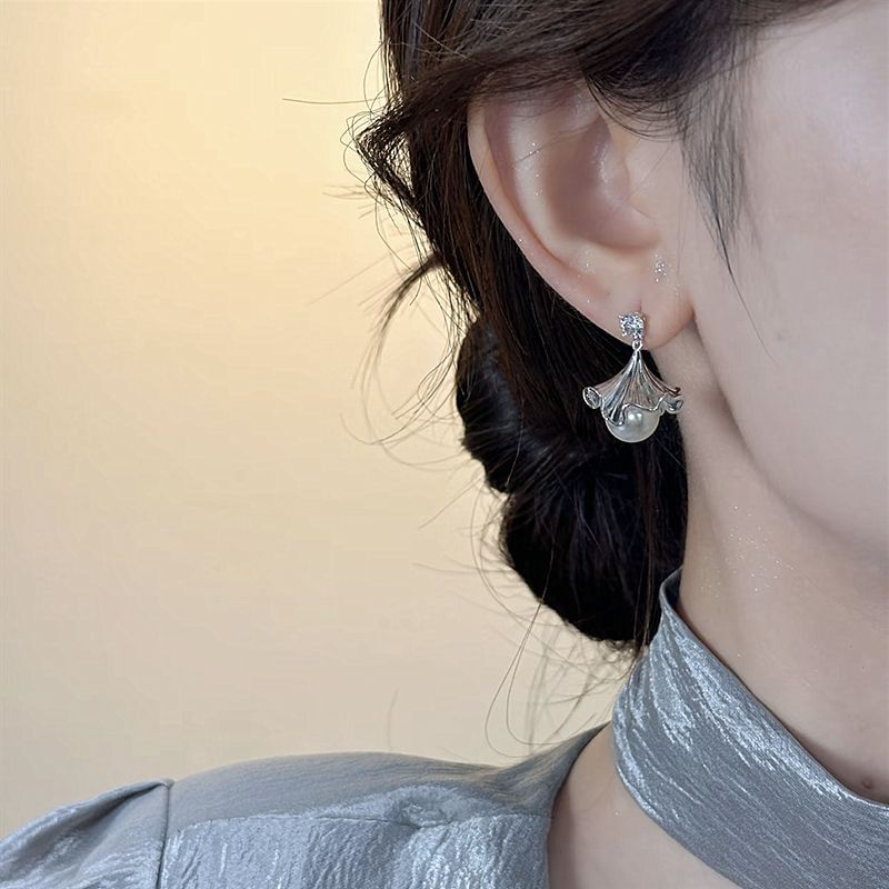 Ginkgo Faux Pearl Drop Earring Rhinestone