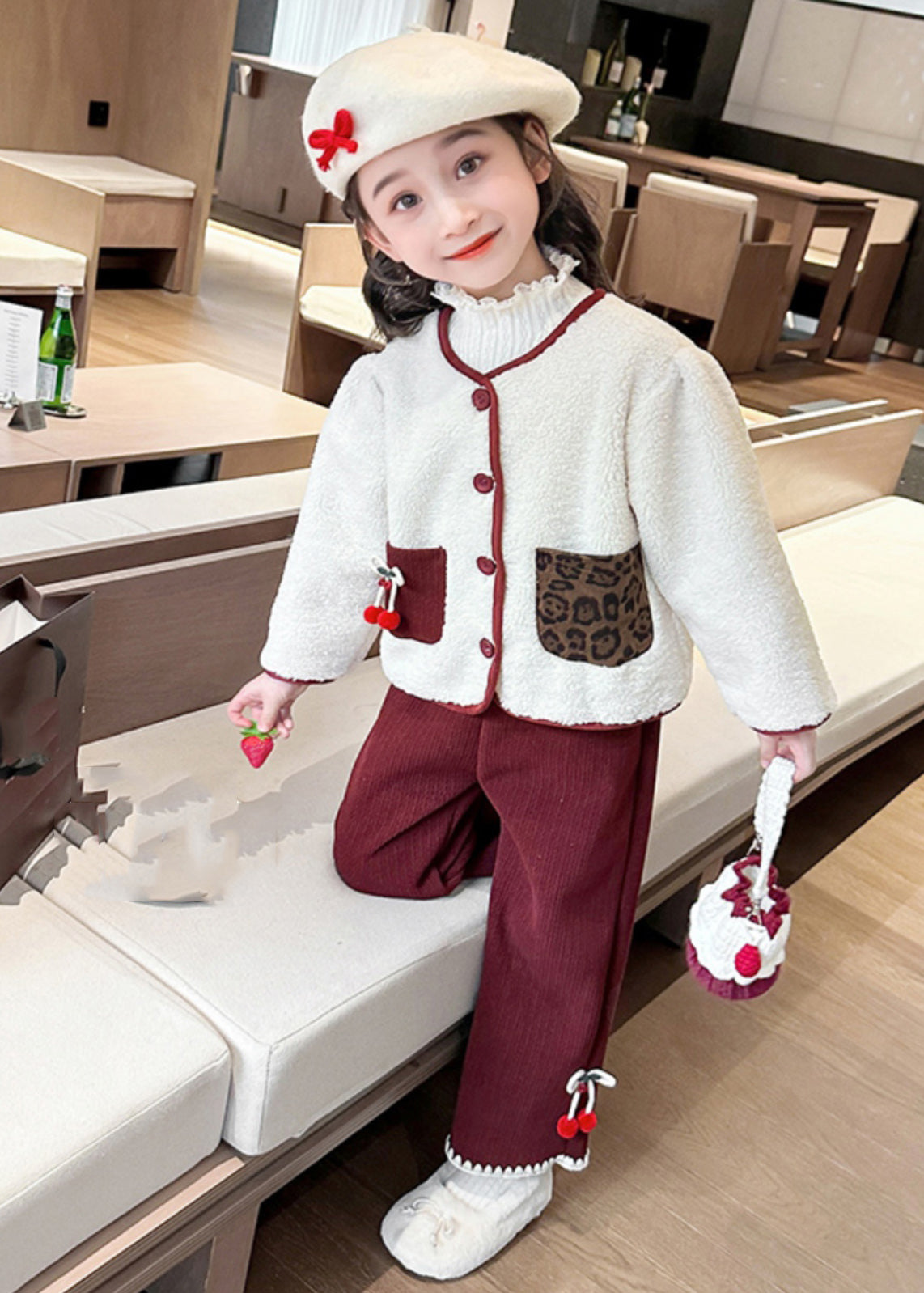 Ensemble deux pièces haut et pantalon en fausse fourrure beige moderne à col rond et poches boutonnées pour enfant, hiver TR030