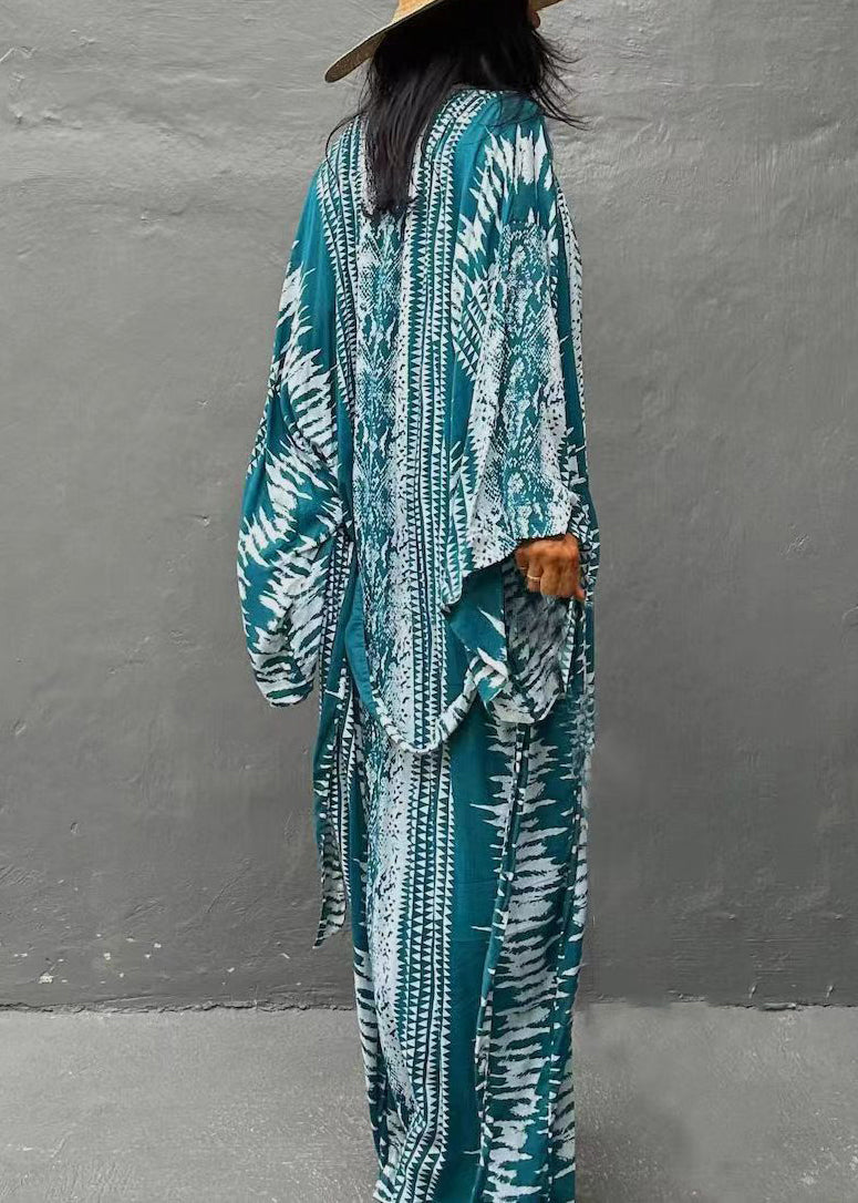 Blouse longue à manches longues avec teinture par nouage bleu naturel et taille nouée sur la plage GH1008