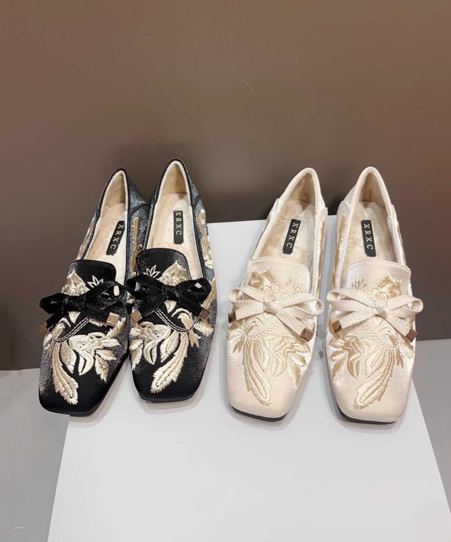 Nouvelles chaussures rétro en laine brodées et duveteuses, plates et noires, doublées