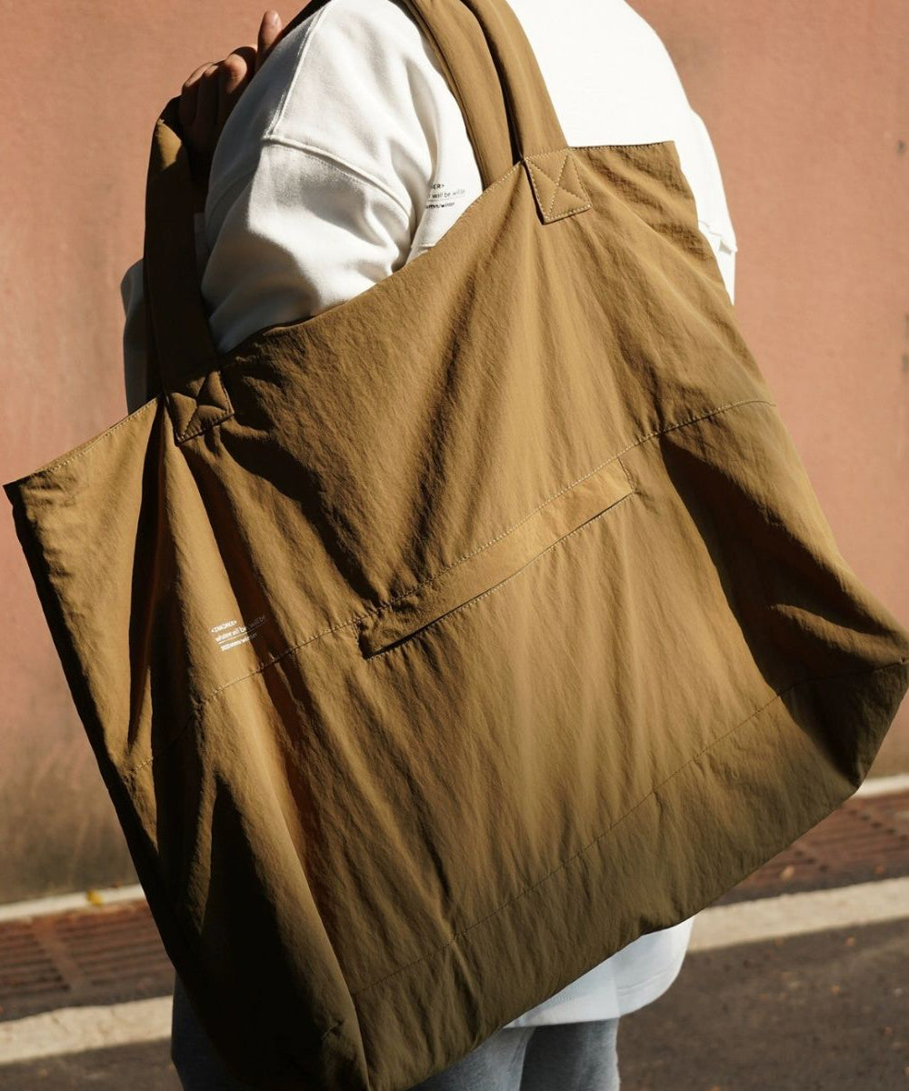 Grand sac à main simple et vert grisâtre