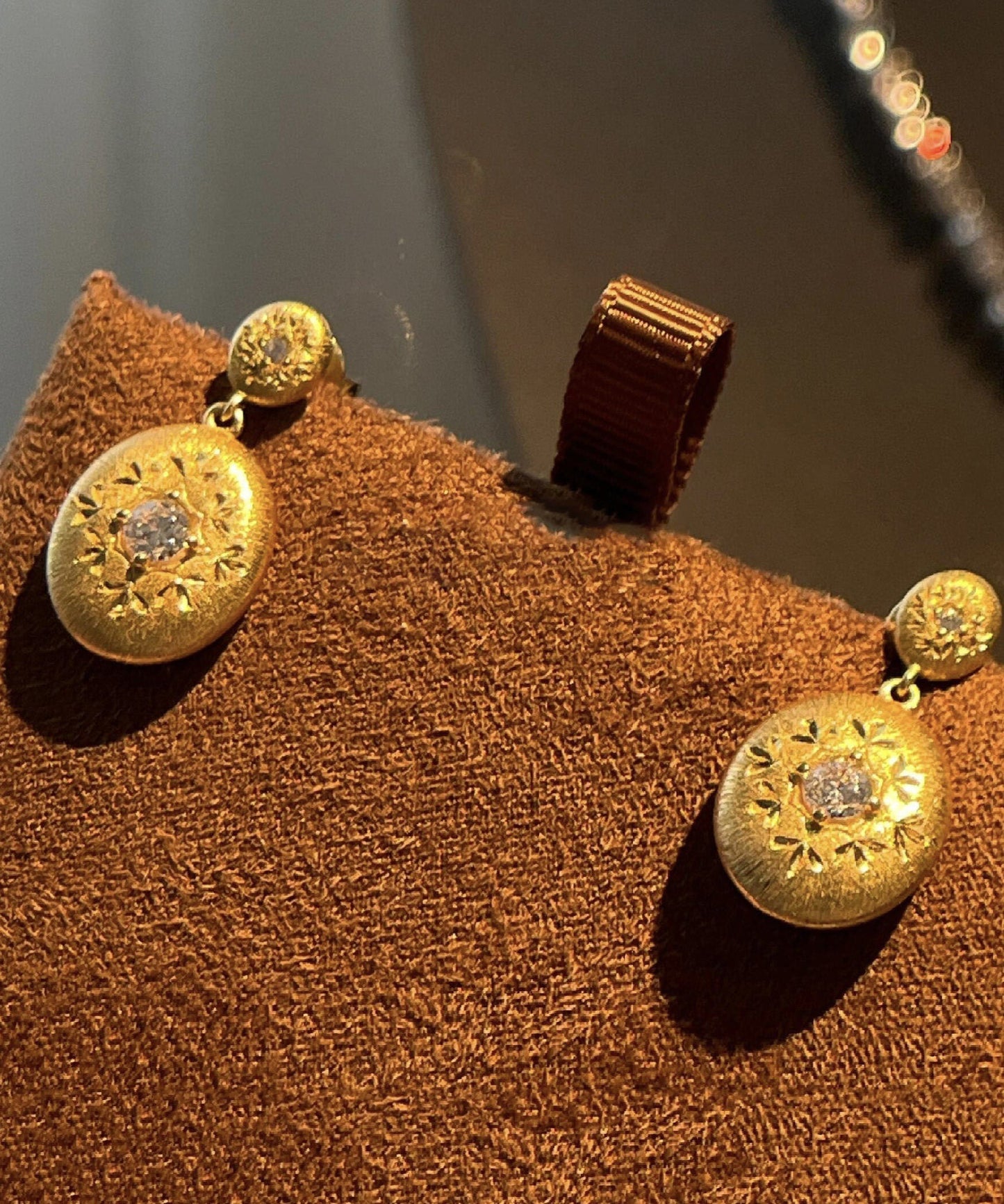 Boucles d'oreilles pendantes en argent sterling et zircons dorés de style AC1061