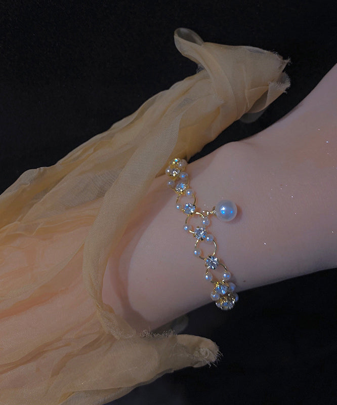 Stilvolles Charm-Armband aus Gold-Kupferlegierung mit Zirkonia-Perlen TX033