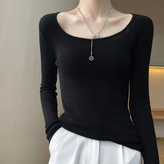 Long-Sleeve Scoop Neck Plain Knit Top