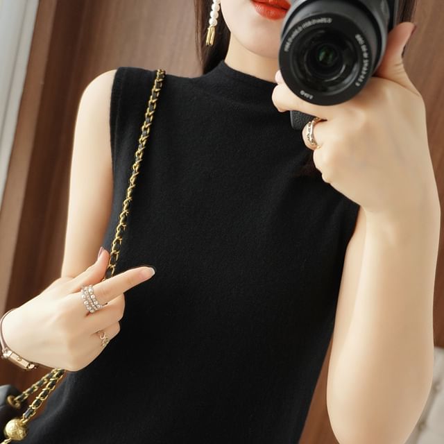 Mock Neck Plain Sweater Vest