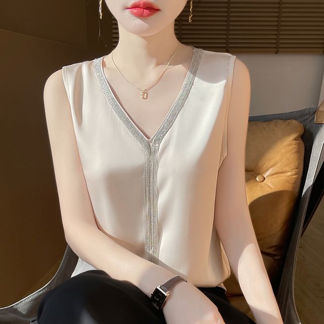 Sleeveless V-Neck Plain Fringed Trim Blouse