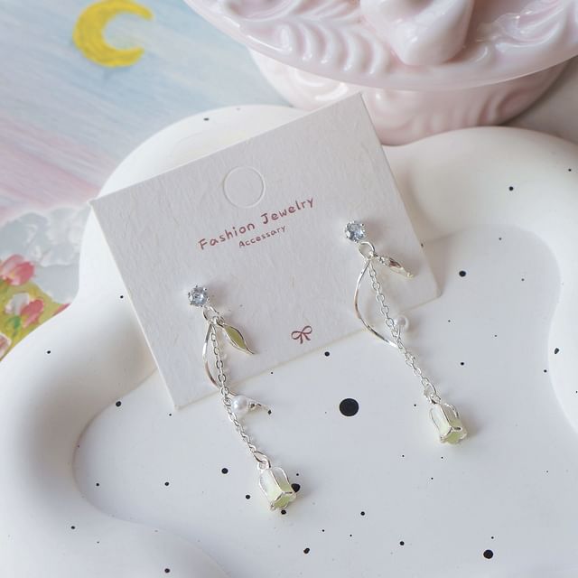 Earring / On Dangle Tulip Clip