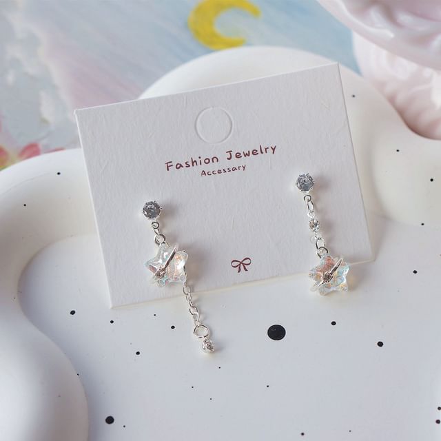 On / Clip Earring Asymmetrical Star Dangle