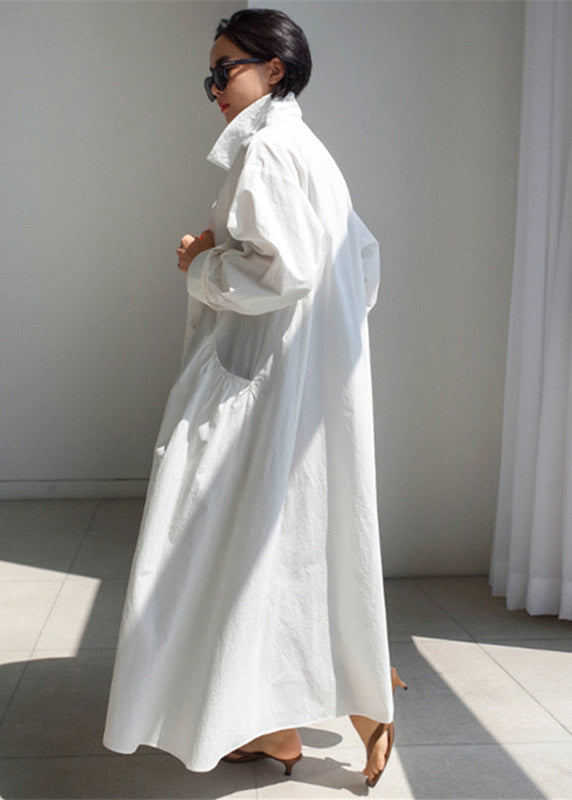Robe blanche à manches longues et col boutonné en coton Pan Peter