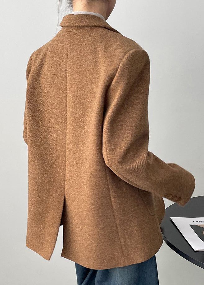 Manteau en laine marron caramel avec poches crantées et boutons, collection automne WD008