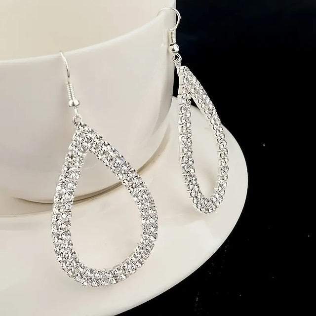 Boucles d'oreilles fines classiques pour femmes