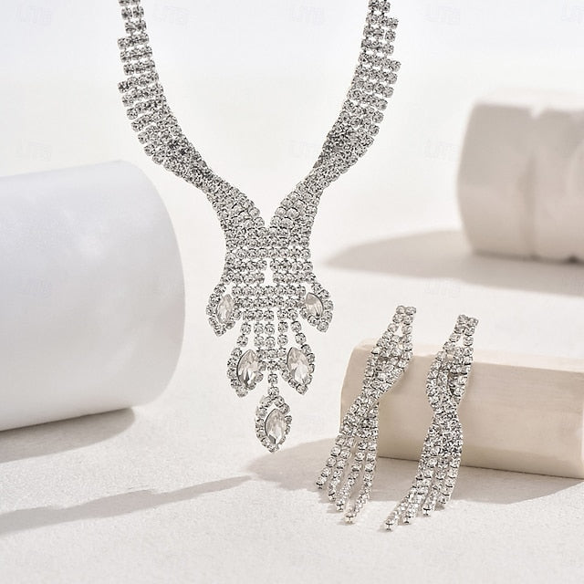 Ensemble de 3 boucles d'oreilles en alliage et strass