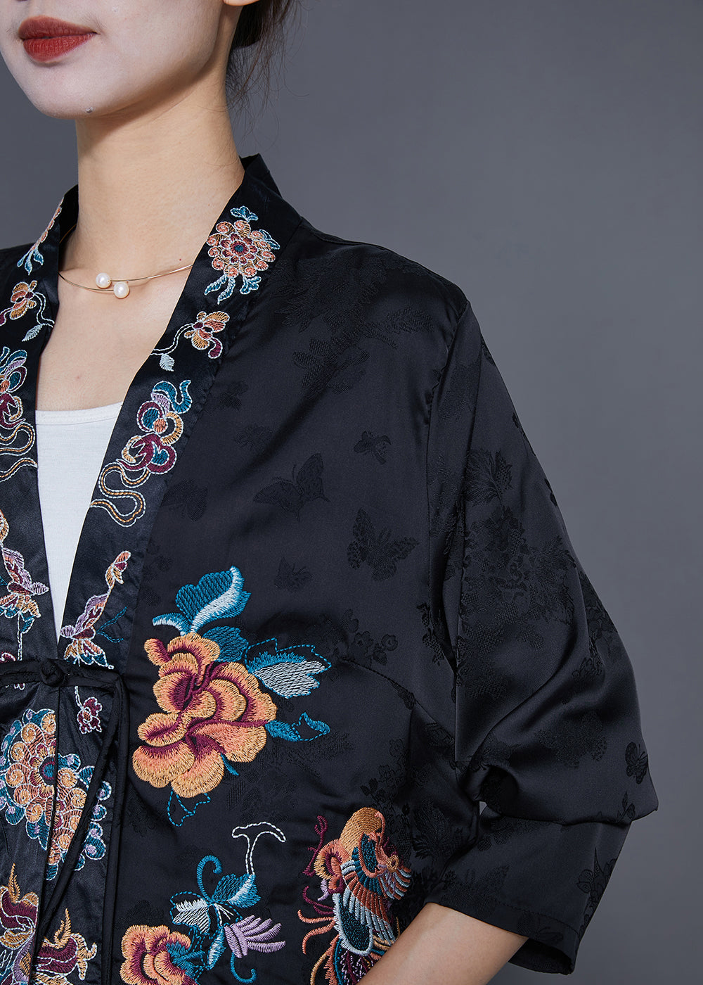 Art Schwarz bestickte Seiden-Strickjacke mit chinesischer Knopfquaste, Herbst LY7692