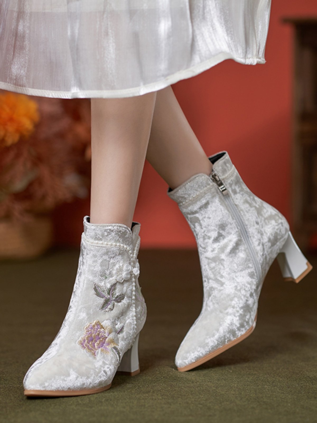 Original Ethnic Style  Embroidered High Heeled Short Boots CZ1025