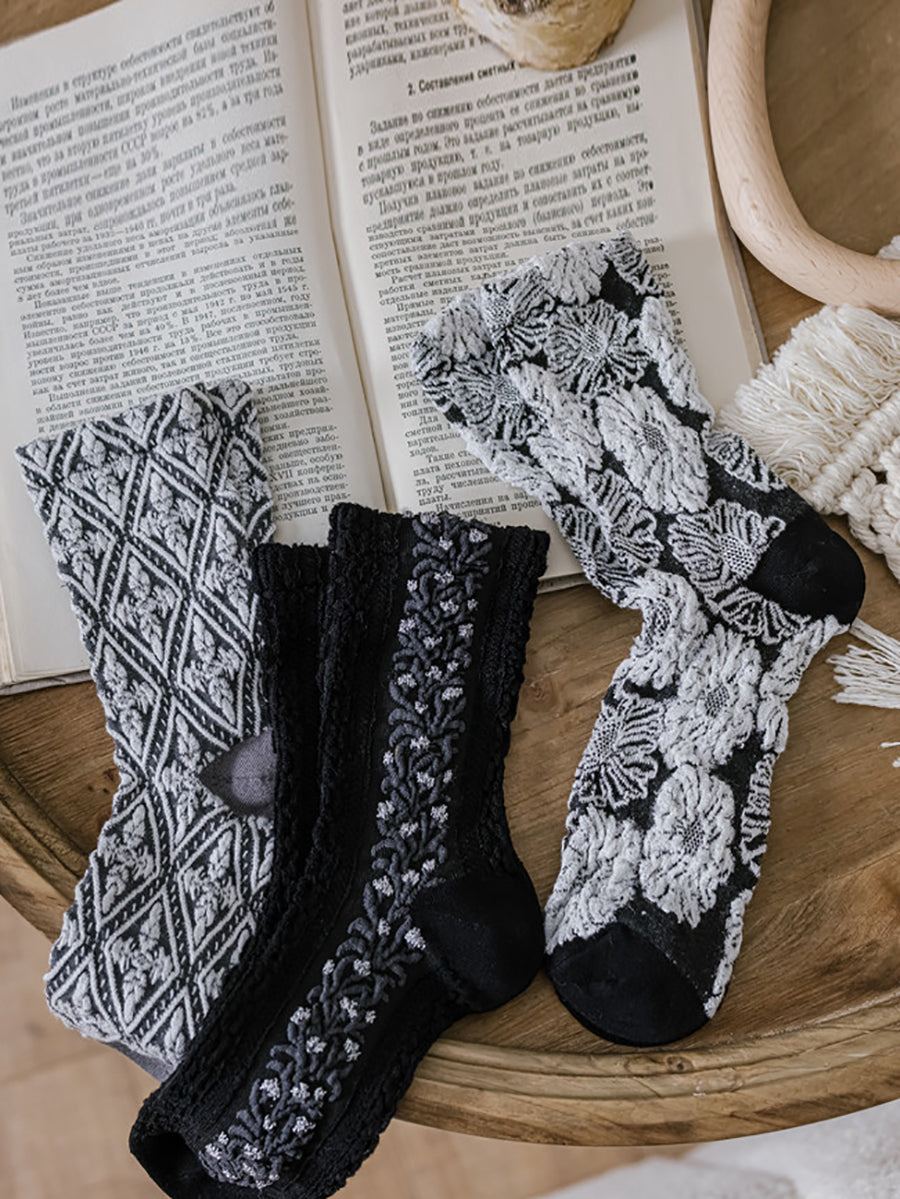 Lot de 3 paires de chaussettes en jacquard fleuri artistique pour femme, noires et blanches, AT1018