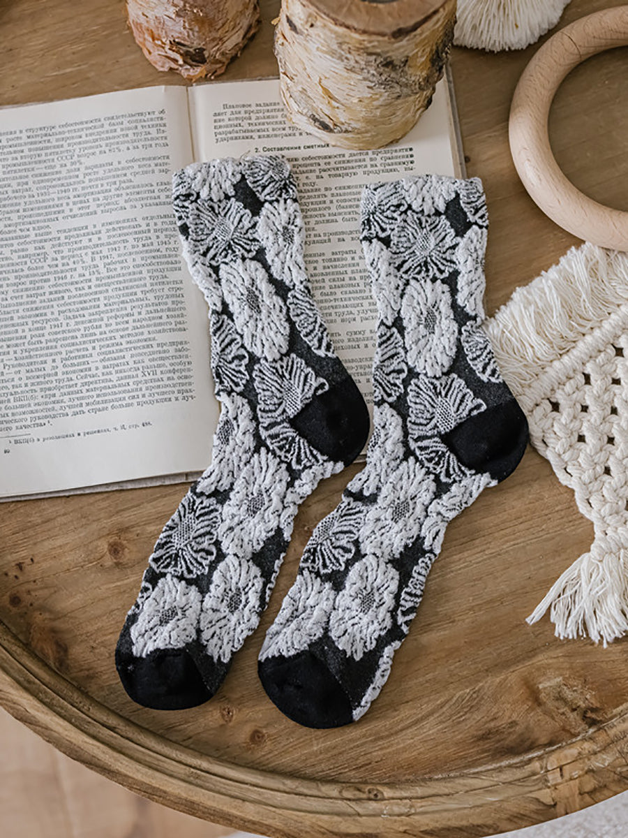 3 Pairs Women Artsy Flower Jacquard Black White Socks AT1018