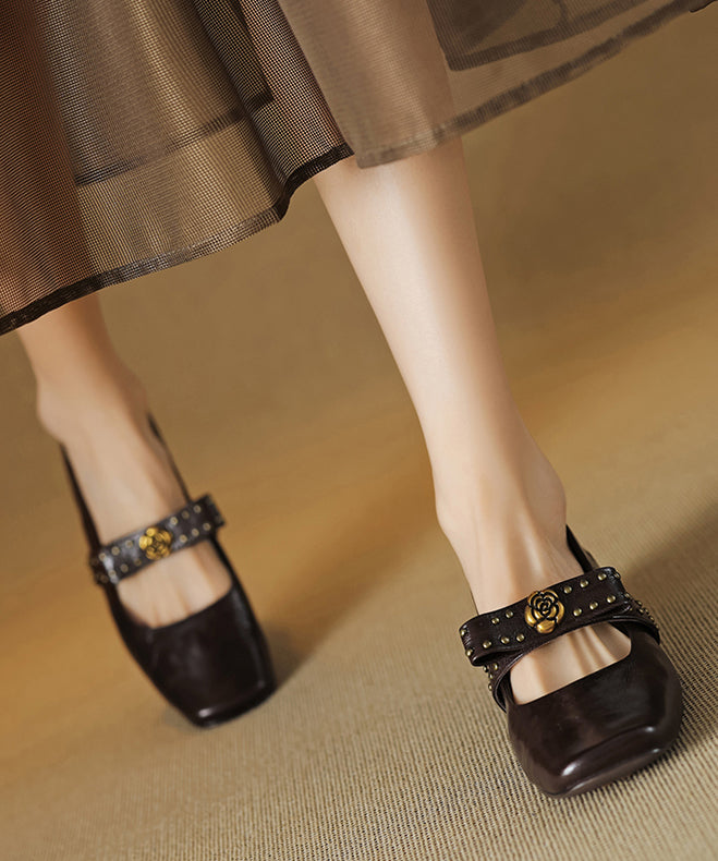 Mocassins épais en peau de mouton avec nœud et rivets noirs 2025