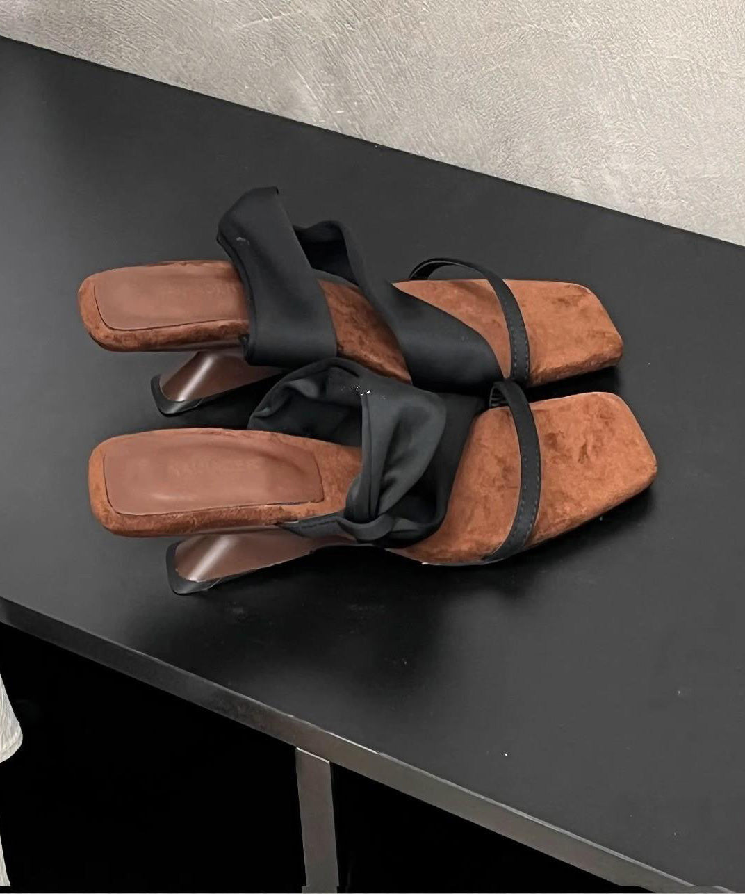Sandales à bout ouvert en similicuir rose à brides abricot 2025