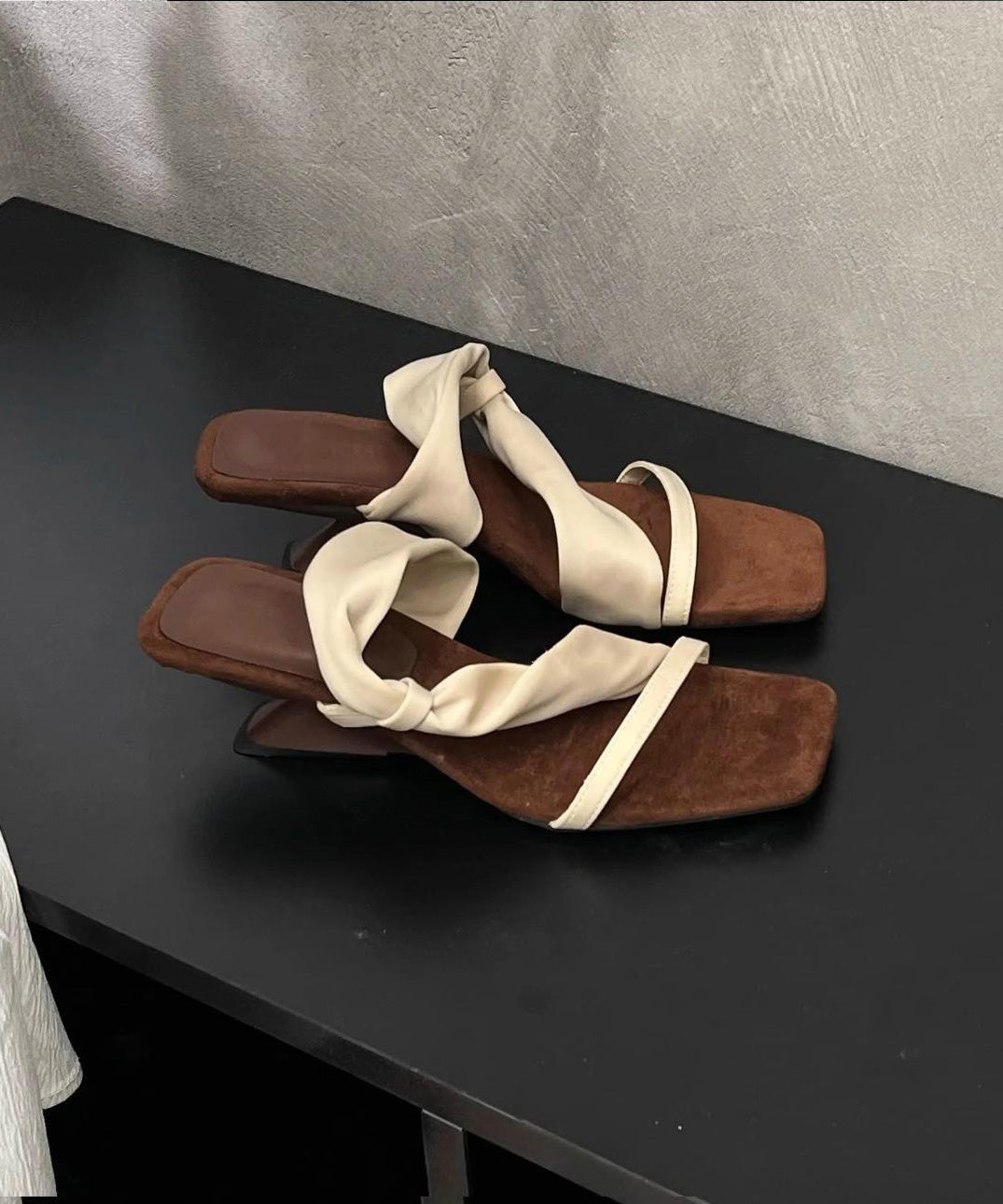 Sandales à bout ouvert en similicuir rose à brides abricot 2025