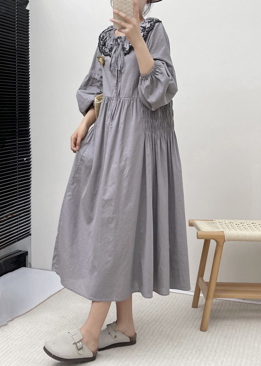 Robe en coton froissée à boutons gris brodée à manches longues NN031 