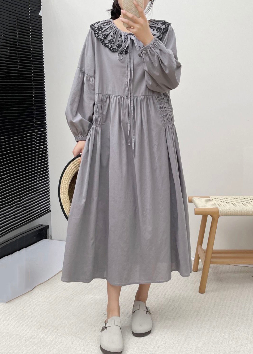 Robe en coton froissée à boutons gris brodée à manches longues NN031 