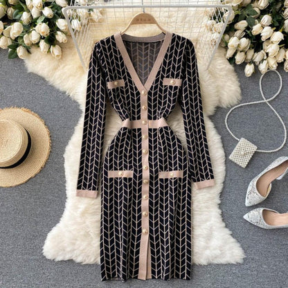 Women Black V-Neck Geometric Long Sleeve Knit Bodycon Dress AR1017