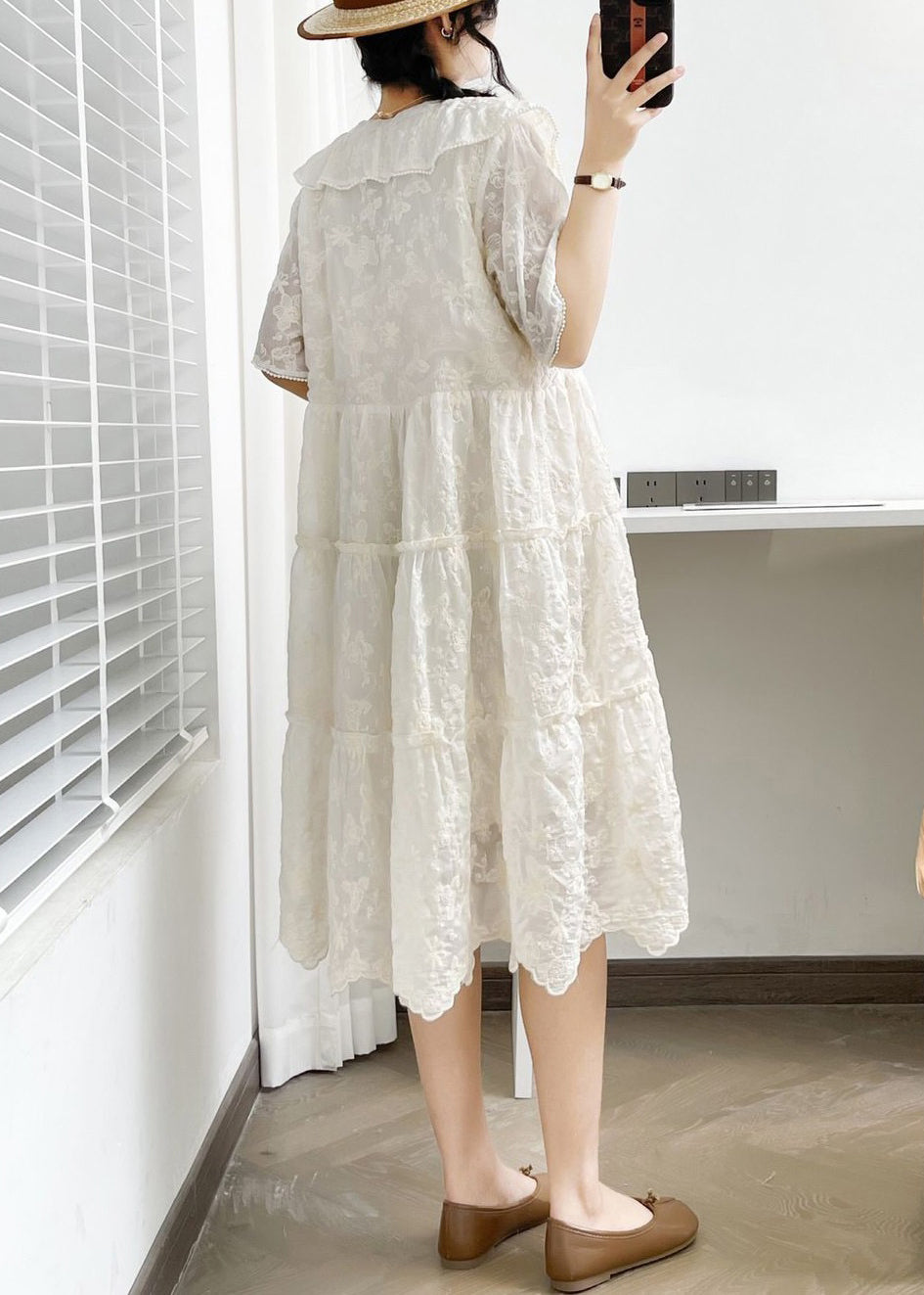 Robe d'été élégante en coton blanc à volants et col en V NN040